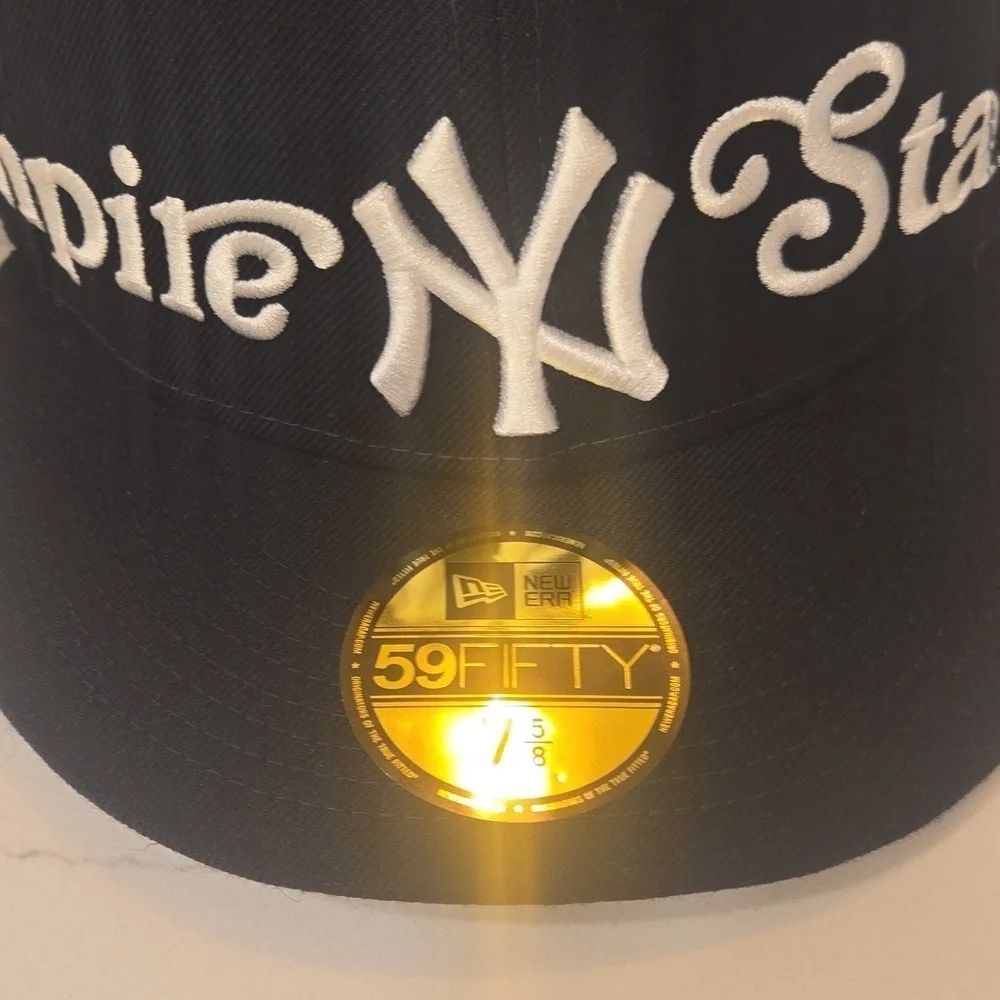 New Era Yankees Empire State Embroidered Baseball Cap Black White Size 7 5/8
